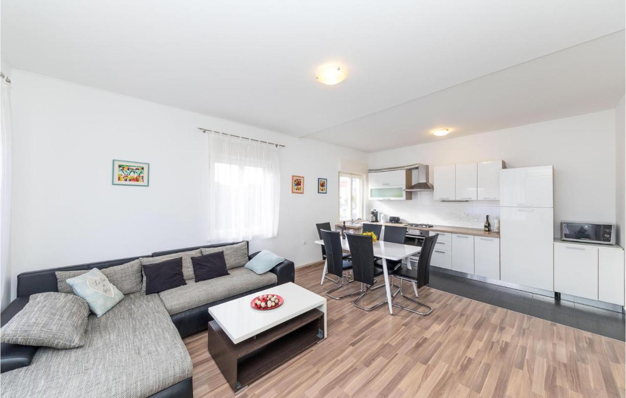 Nice Apartment In Kastel Stafilic With Sauna Kastela Exterior photo