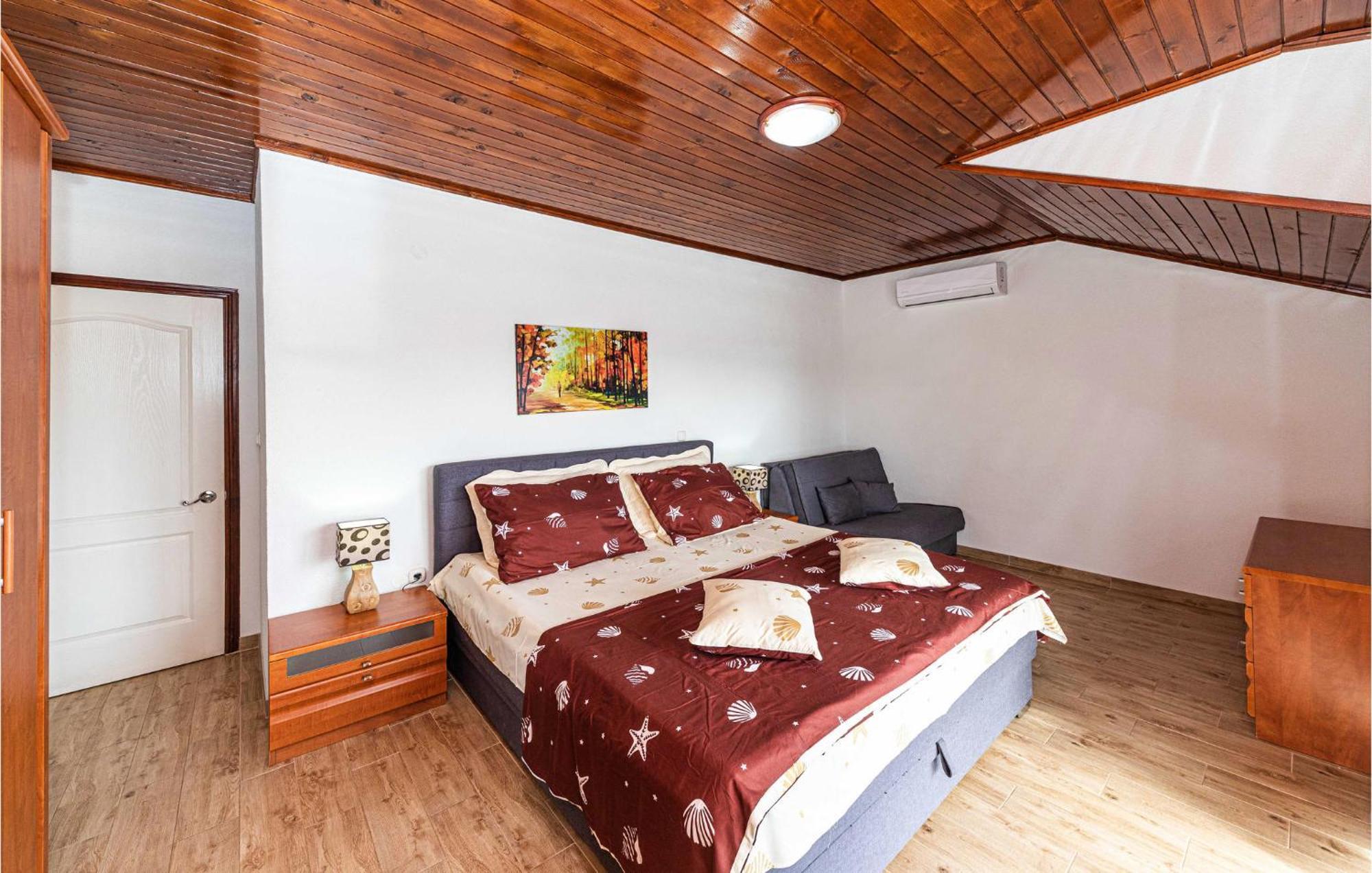 Nice Apartment In Kastel Stafilic With Sauna Kastela Exterior photo