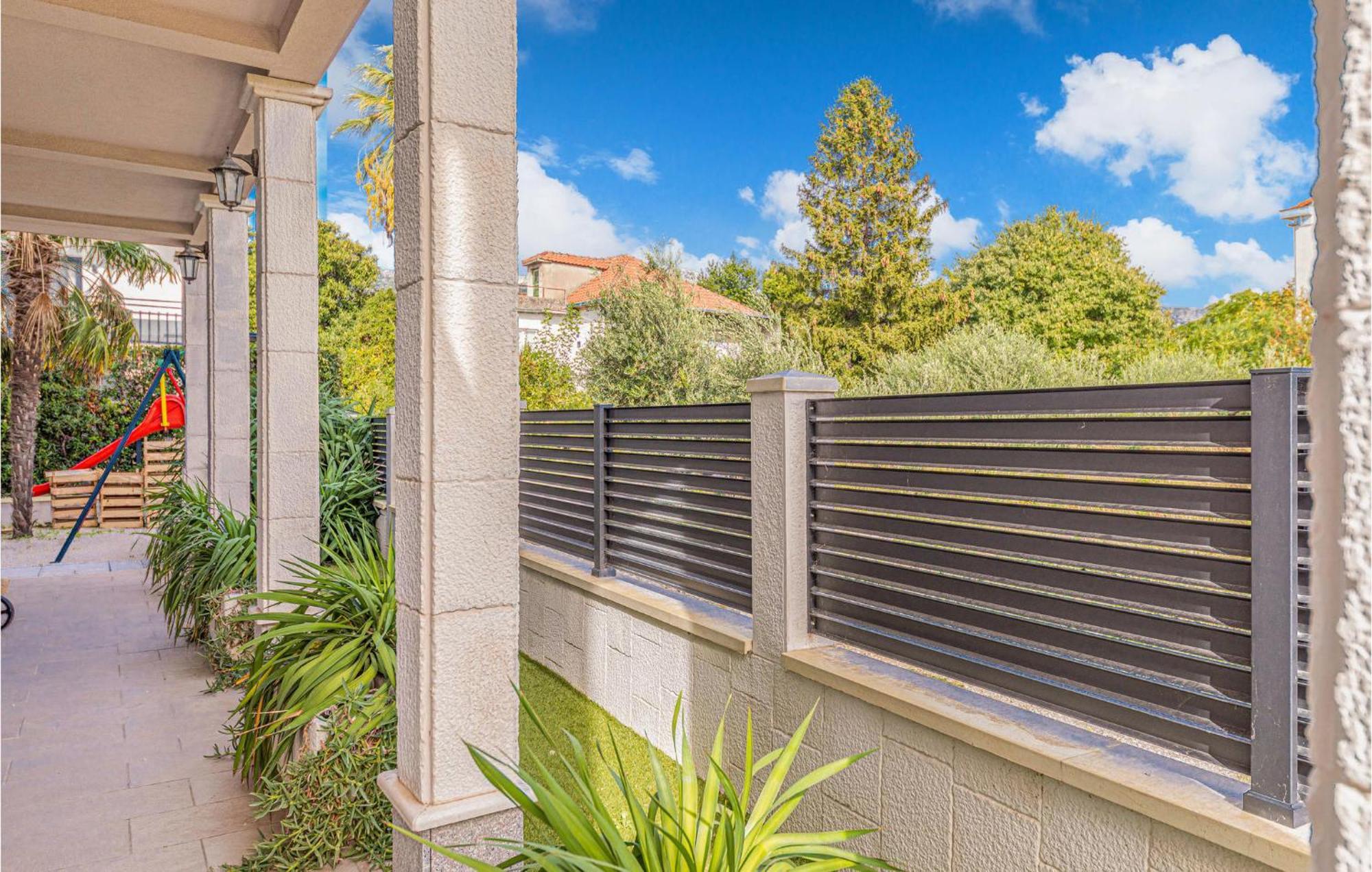 Nice Apartment In Kastel Stafilic With Sauna Kastela Exterior photo